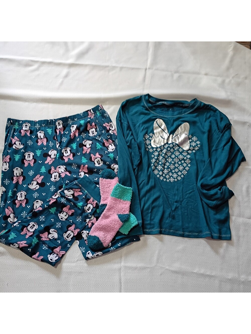 Disney Minnie Mouse Women's Sleepwear Set with Fuzzy Socks, Size Large